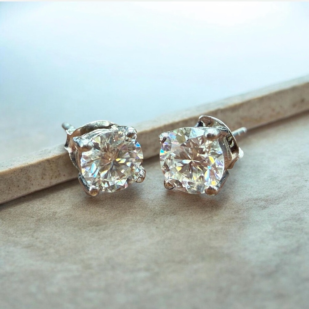 1.00CT. TTW Certified Round Earth Mined Diamond Earrings in 925 Sterling Silver